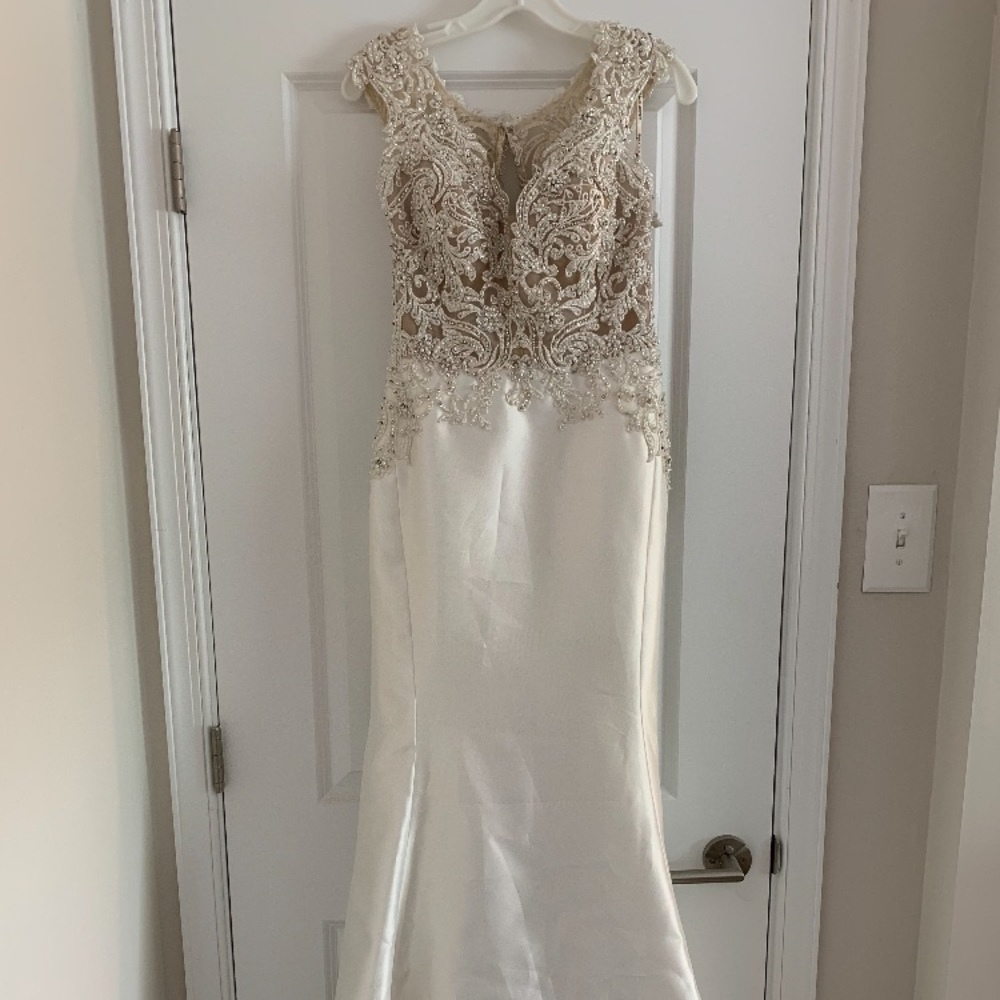 New Maggie Sottero Janelle Bridal Gown, Wedding 8 - Picture 9 of 9